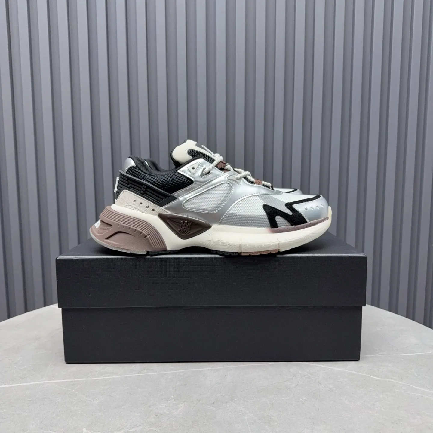[AMIRI Amir] P: 760💰Size for couples: Female 35-40; Male 39-44; (Customized at 45.46) AMIRI Amir New Autumn and Winter Products New Autumn Latest Catwalk Couple Color Block Bread Casual Sports Shoes Series 〰 Casual fashion style full of details New generation of bone shoes popular classic upgrades Super comfortable and super popular! AUTRY is an exclusive version of AUTRY couple casual shoes from a high street brand in Los Angeles. Many celebrity Internet celebrities have the same style. Chinese new rapper Xiaobai Gali, Wang Yibo, Yang Mi and other Internet celebrity bloggers are competing for their feet. The three-dimensional molded metal logo on the side of the AJ1 shoe is on par with Nike's popular Fog. The heroic value instantly has a bit of punk rock flavor, all showing fashion sense and street style... ▪ Upper: original custom-made cowhide + original custom-made breathable mesh ▪Inner lining: original customized breathable mesh ▪Outsole: original molded two-color TPU rubber combination outsole.
